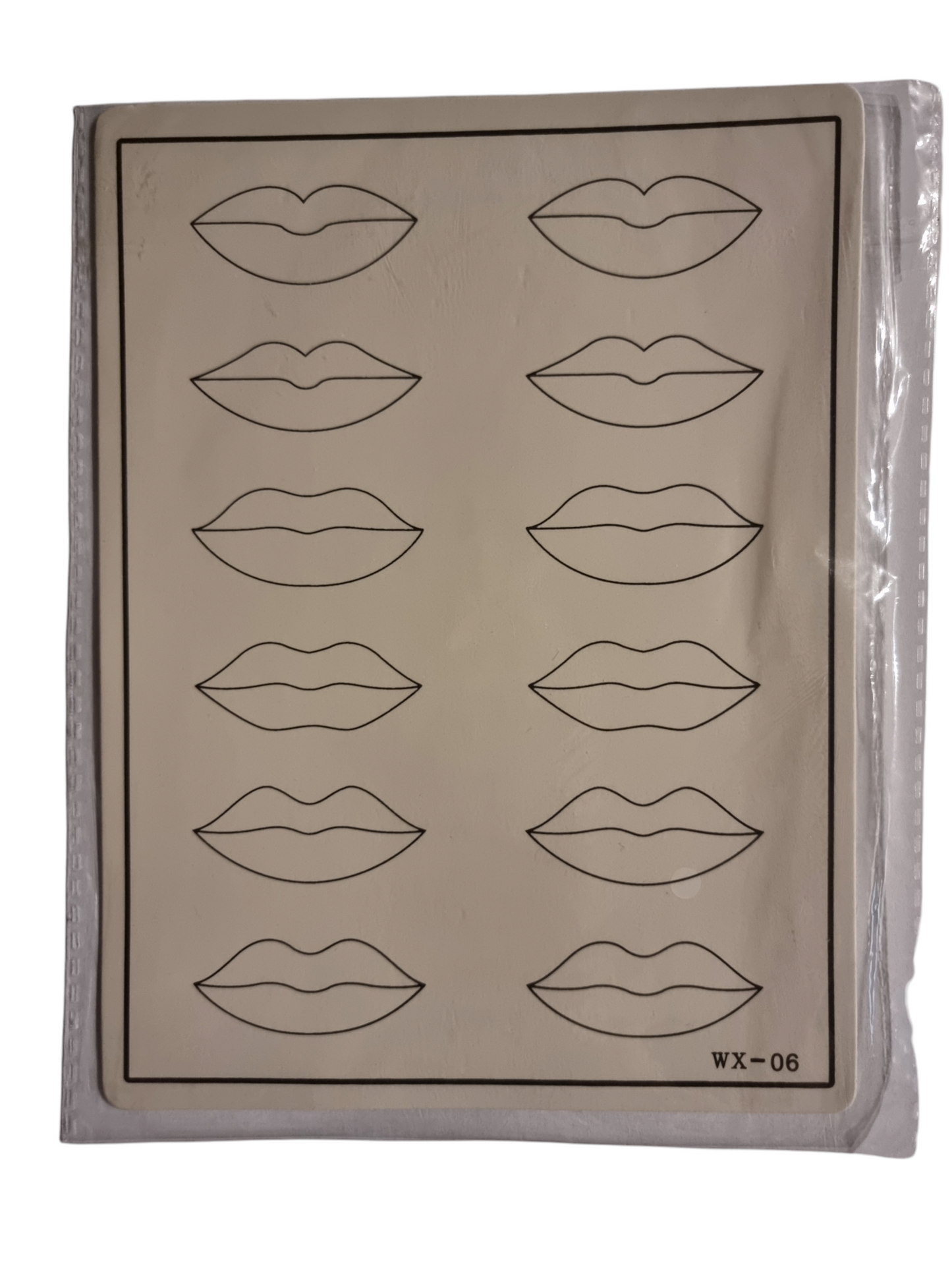 Pratiquez le matériel de formation sur les sourcils ou les lèvres de la peau